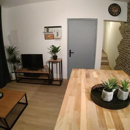 Wanderlust Apartment *