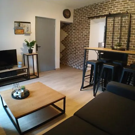 Wanderlust Apartment *